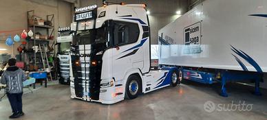 Profilo sotto paraurti Scania serie R