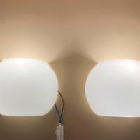 Coppia applique in vetro bianco incamiciato Murano