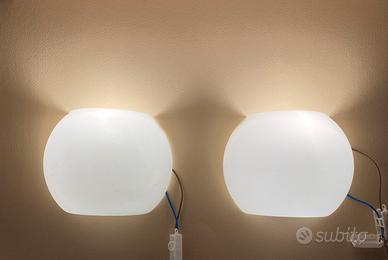 Coppia applique in vetro bianco incamiciato Murano