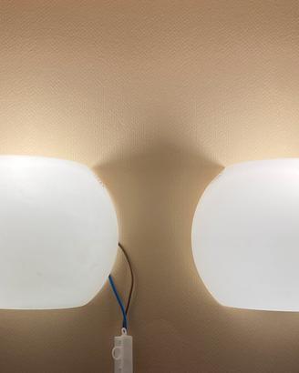 Coppia applique in vetro bianco incamiciato Murano