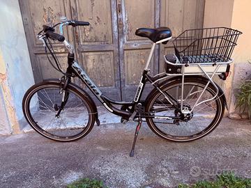 Bicicletta con pesalata assistita