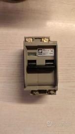 Interruttore automatico magnetotermico vintage.