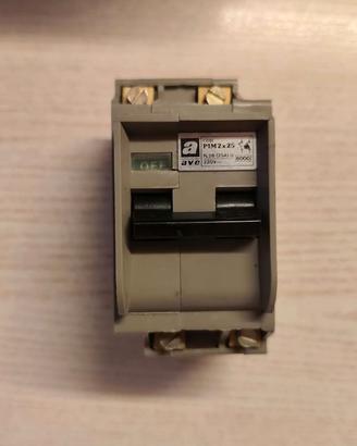 Interruttore automatico magnetotermico vintage.
