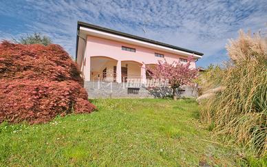 VILLA UNIFAMILIARE LIBERA SU QUATTRO LATI CON 2700