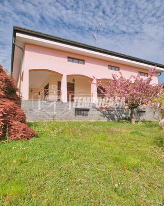 VILLA UNIFAMILIARE LIBERA SU QUATTRO LATI CON 2700
