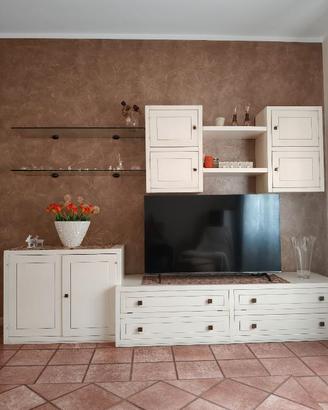Mobile in legno per salotto