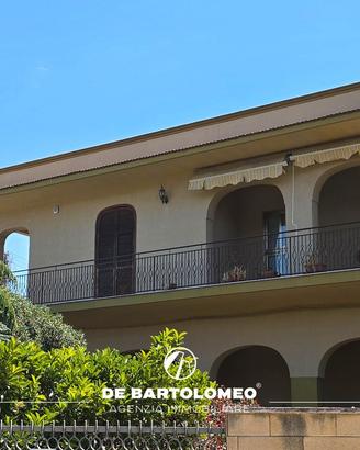 Prestigiosa villa in Via Anemoni ang. Via Lama