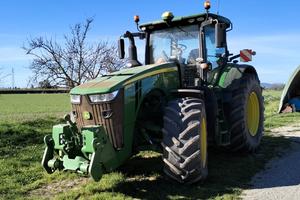trattore John Deere 8320R