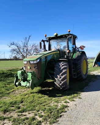 trattore John Deere 8320R