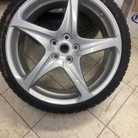 Ferrari FF 4 cerchioni con gomme 285 e 235/35/20