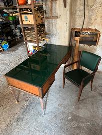 Scrivania vintage anni ’50 con vetro verde