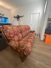 Divano vintage in legno massiccio