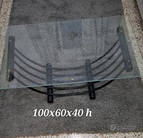 Tavolino laccato nero
Dal designer contemporaneo e