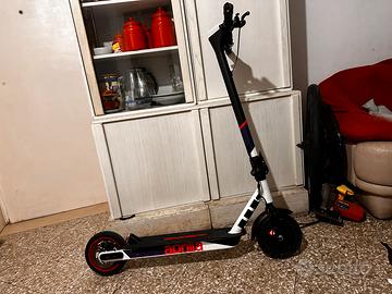 Monopattino aprilia esrz