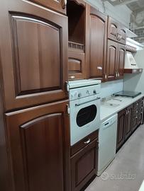 cucina marrone in legno