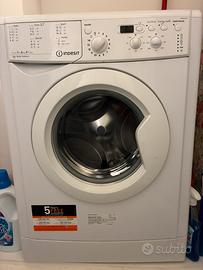 Lavatrice 4 kg Indesit piccola