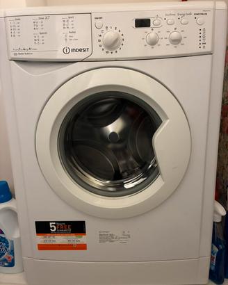 Lavatrice 4 kg Indesit piccola