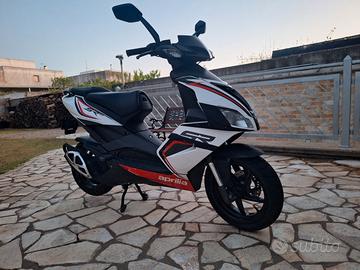scooter aprilia sr50