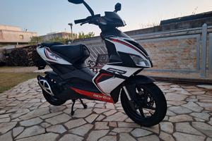 scooter aprilia sr50