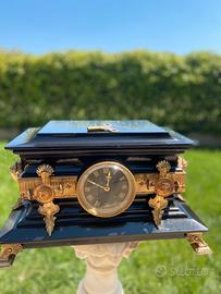 Orologio antico da tavolo in marmo nero