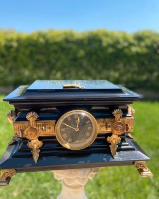 Orologio antico da tavolo in marmo nero