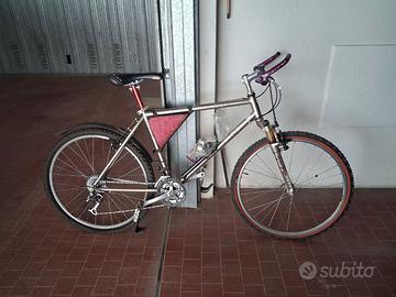 Bicicletta Mountain Bike