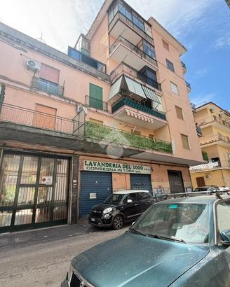 3 LOCALI A NAPOLI