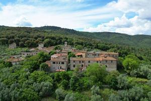 Rustico / Casale di 330 m² con più di 5 locali e b