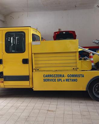 Carroattrezzi soccorso stradale carro attrezzi