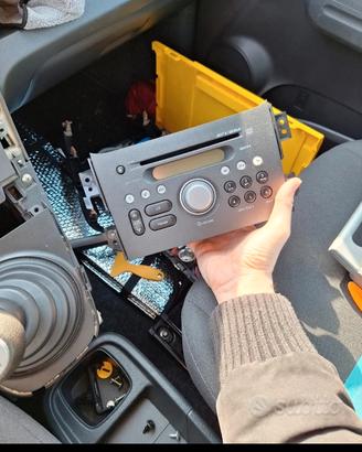 Stereo suzuki splash 