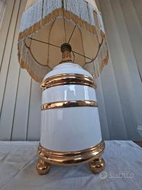 Lampada da tavolo in ceramica bianca e oro