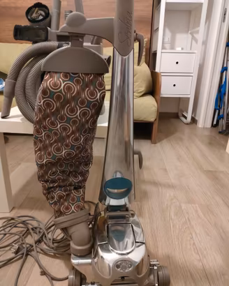 Aspirapolvere Kirby Sentria completo di accessori