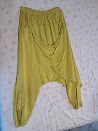 Pantaloni gialli in lino a cavallo basso