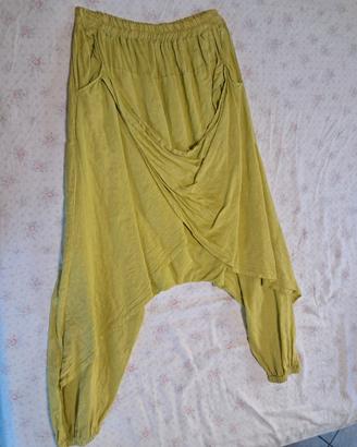 Pantaloni gialli in lino a cavallo basso