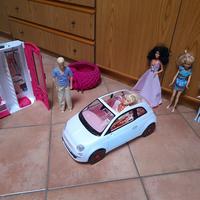 Barbie in 500 con Ken, tre amiche, armadio e cesto