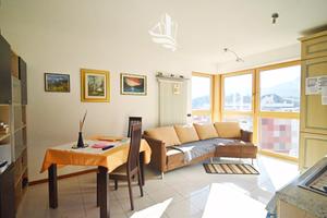 Luminoso trilocale con balcone e garage doppio in