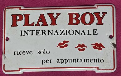 targhetta metallo smaltato play boy internazionale