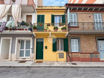 3 LOCALI A CIVITANOVA MARCHE