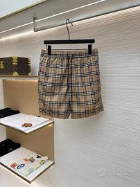 Pantaloncini Burberry, mai usati
