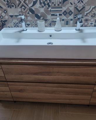 Mobile da bagno con lavabo