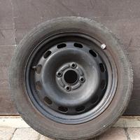 4 cerchi Ford Fiesta con copricerchi
