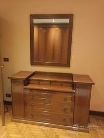 Armadio con cassettiera e specchio