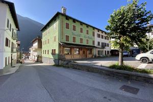 Attività / Licenza di 492 m² con più di 5 locali a