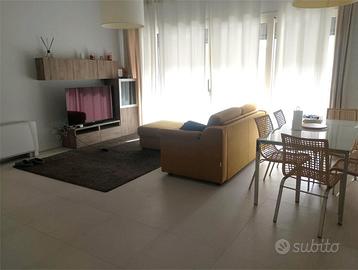 Indipendente arredato+terrazzo+garage+cantina