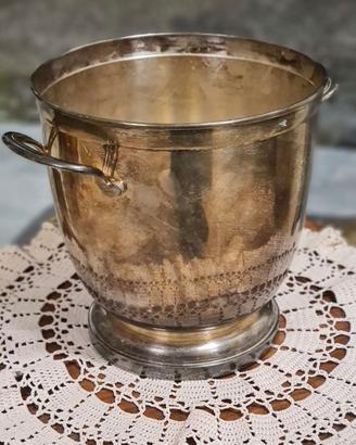 antico secchiello per champagne di OLRI