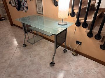 Scrivania in vetro per pc