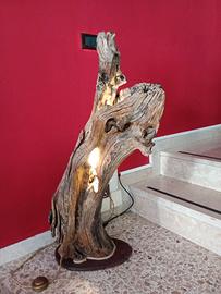 Lampada con legno di mare