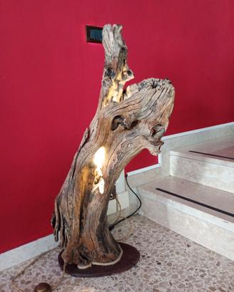 Lampada con legno di mare
