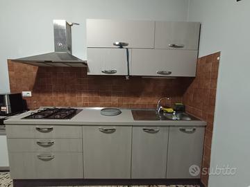 cucina completa di tutto