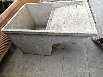 Lavatoio da esterno in cemento e marmo